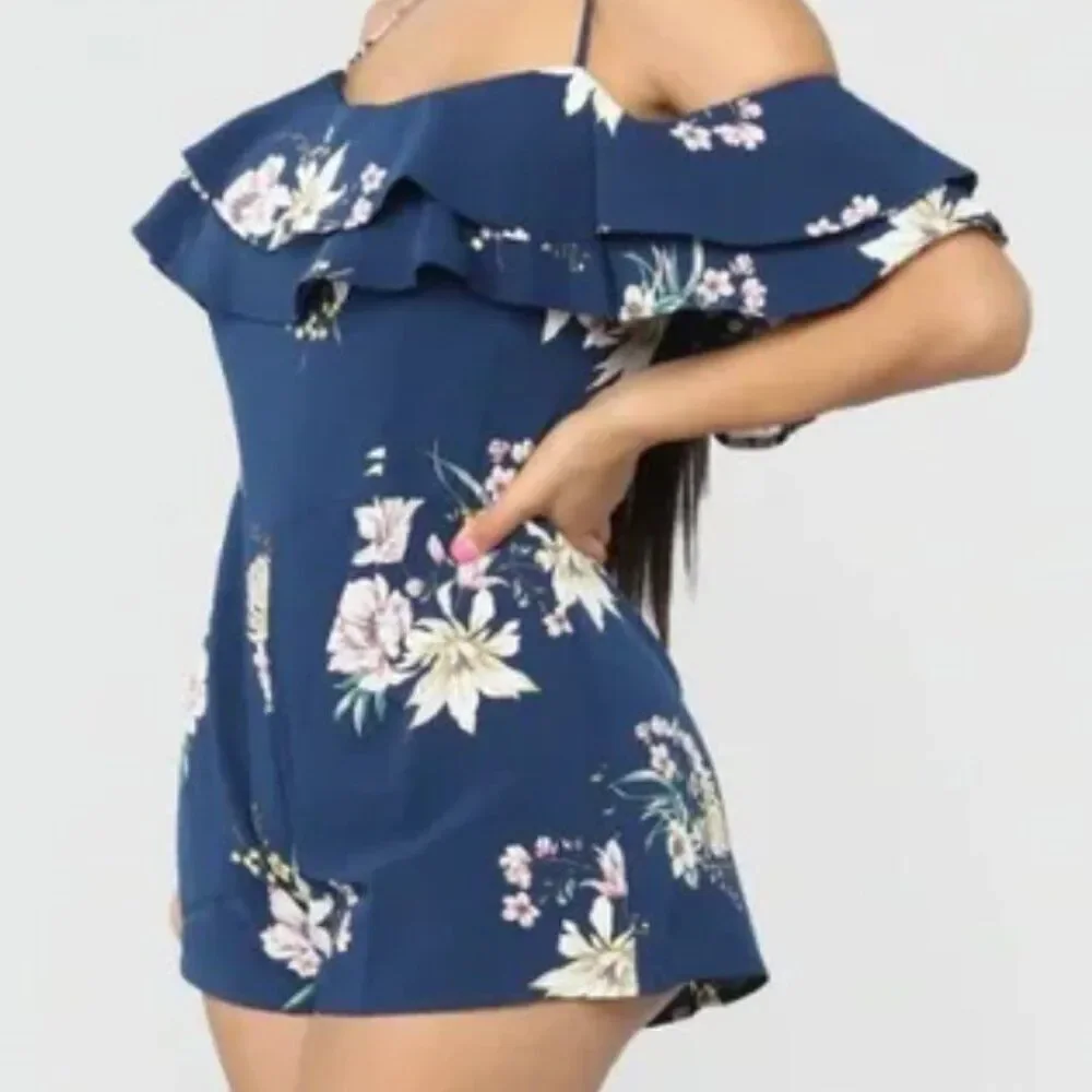 Iris Floral Shorts Romper Women's Large Navy‎ Adjustable Spaghetti Straps NWT - Picture 3 of 3